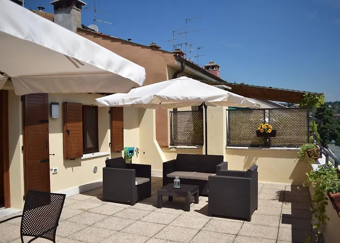 La terrazza sul fiume